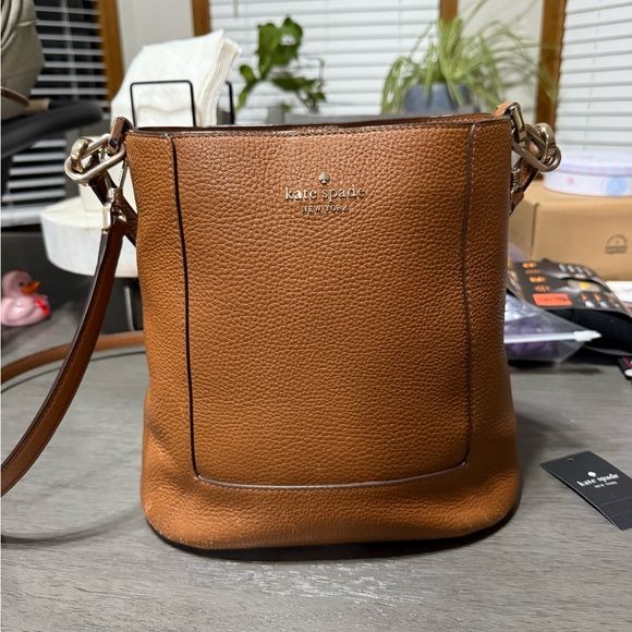 kate spade Handbags - Kate Spade Tan Leather Crossbody Bag